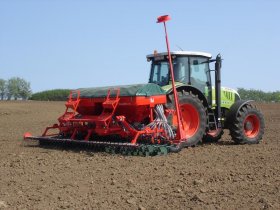 Illustration de semis avec tracteur Xcv CFPPA D'ONDES - Illustration de semis avec tracteur Xcv